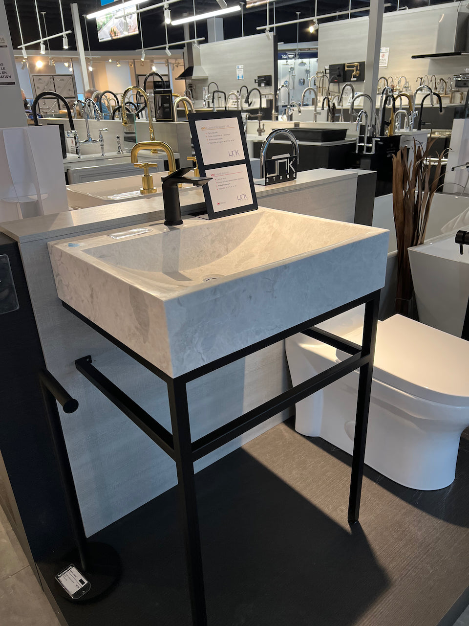 Console de salle de bain noir clair | Lavabo en bloc de marbre glacé | VBT 24